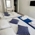 Bed & Breakfast White And Blue 2*