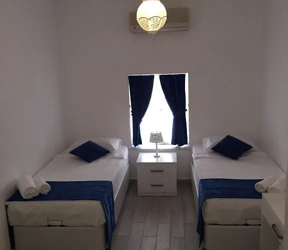 White And Blue Bed & Breakfast 2*