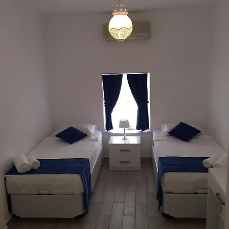 White And Blue Frühstückspension 2*