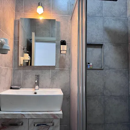 وايت أند بلو 2*