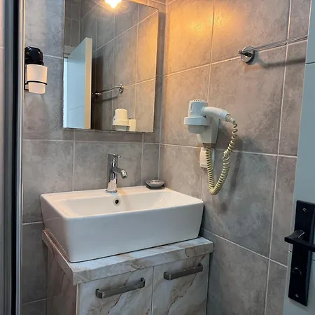 فندق مبيت وإفطار وايت أند بلو بودروم