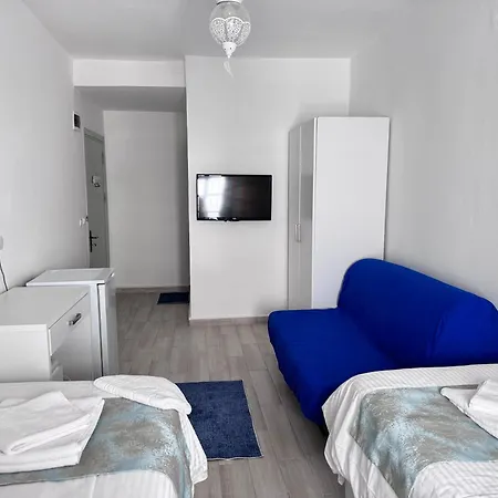 Bed & Breakfast White And Blue 2*