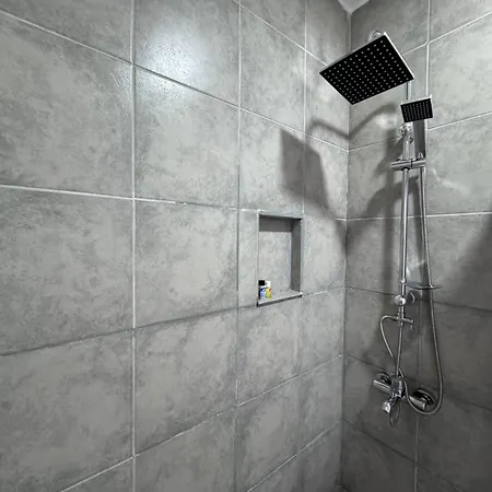 White And Blue Frühstückspension