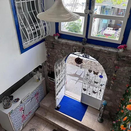 فندق مبيت وإفطار وايت أند بلو بودروم