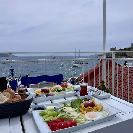 Frühstückspension White And Blue 2*