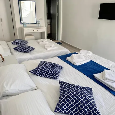 Bed & Breakfast White And Blue 2*