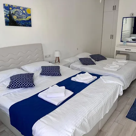 White And Blue Bed & Breakfast