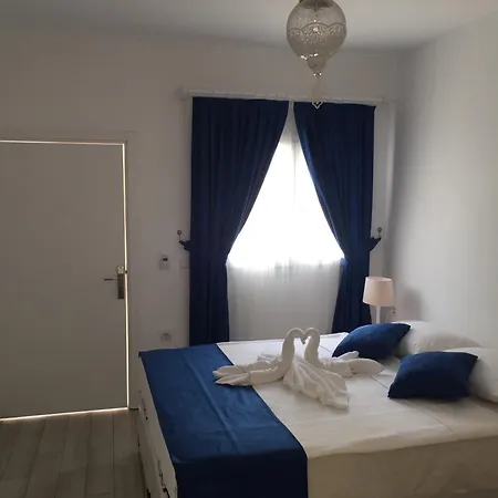 Frühstückspension White And Blue 2*