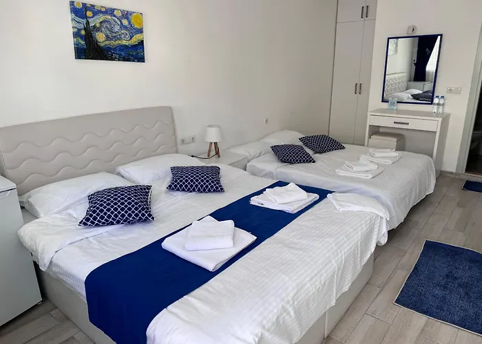 White And Blue Couette-café