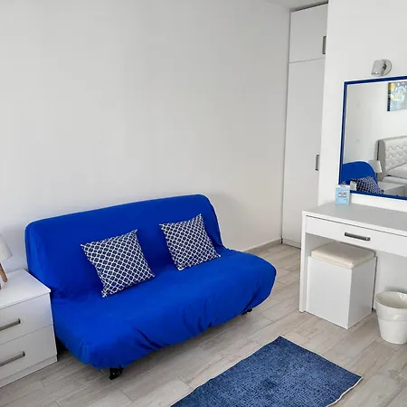 White And Blue לינה וארוחת בוקר בודרום