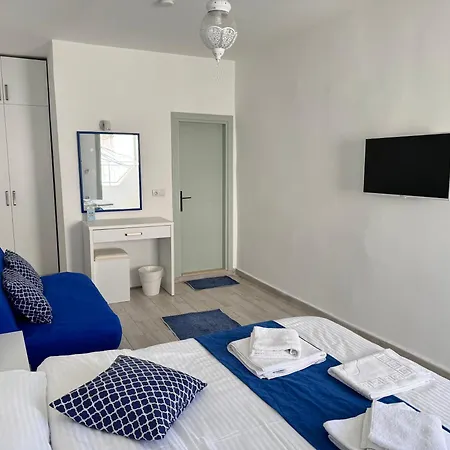 White And Blue 2* בודרום