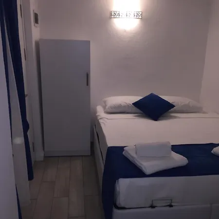 White And Blue 住宿加早餐酒店 博德鲁姆